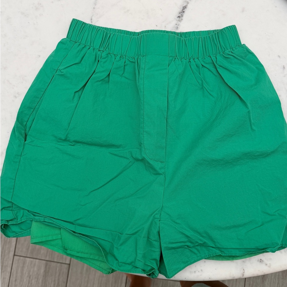 moodie High-Waist Elastic Green Shorts